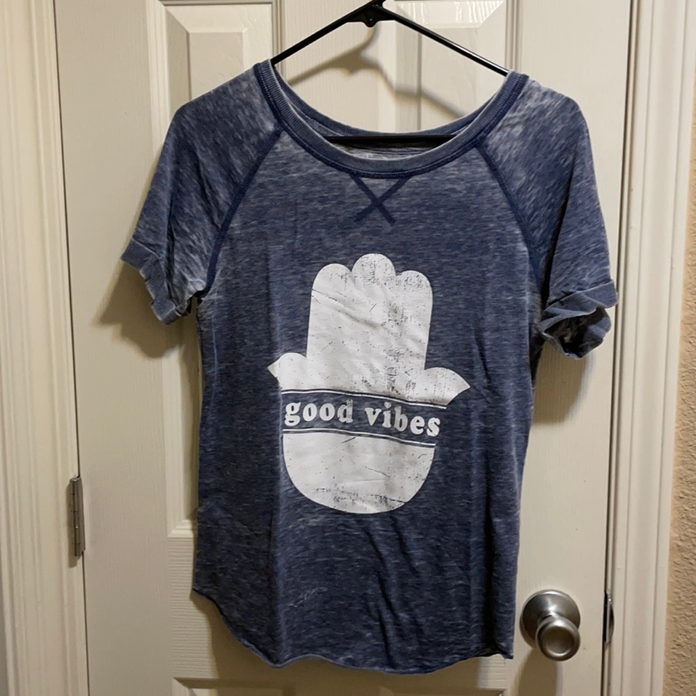 Woman’s good vibes T-shirt small